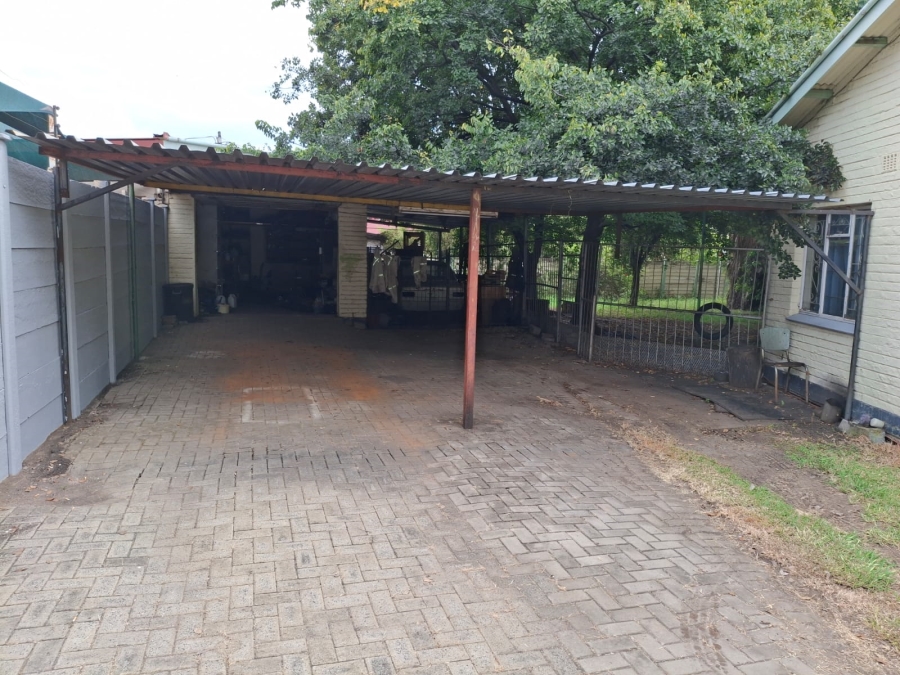 4 Bedroom Property for Sale in Oos Einde North West